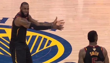  爵士重建交易送走米切尔至骑士  