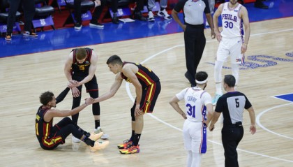  穆雷末节16分，老鹰加时胜76人  