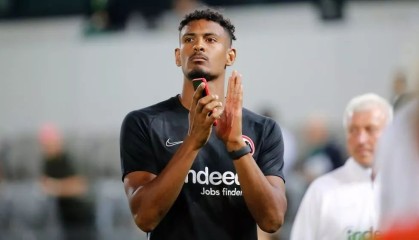  法兰克福前锋转会英超传闻遭俱乐部辟谣否认  