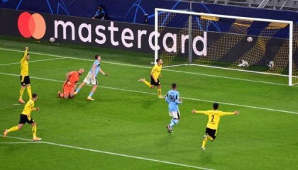  柏林联合定位球战术发威战胜斯图加特获三连胜