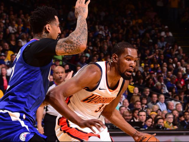  库里三分里程碑，勇士锁定西部榜首  