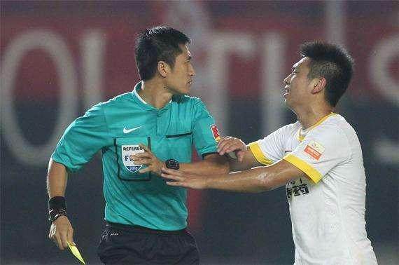  德甲引入即时回放技术，裁判误判率大幅下降  