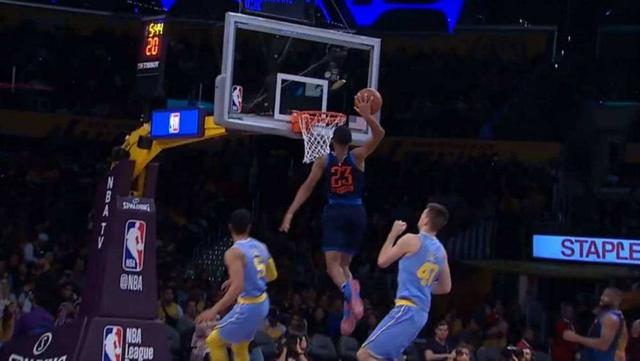  雷霆新秀首秀惊艳砍两双闪耀全场焦点